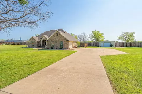 18400 Creekview Rd, Sanger, TX 76266