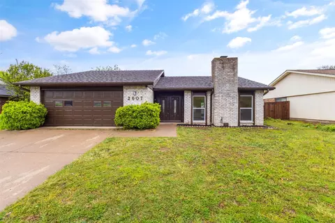 2607 Treeview Dr, Arlington, TX 76016