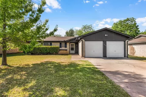 6640 Betty Dr, Watauga, TX 76148