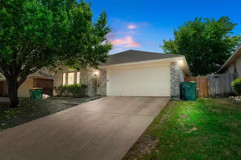 915 Sharp Dr, Cedar Hill, TX 75104