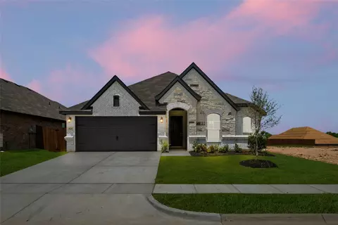 925 Madeline Ln, Cleburne, TX 76033