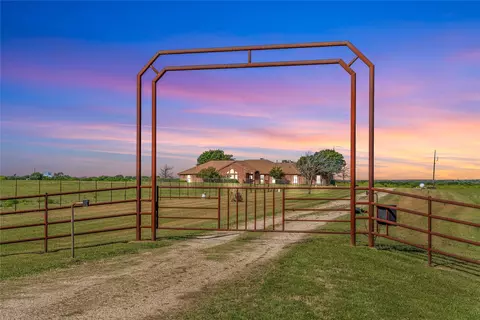 584 S Hanath Kuehl Rd, Riesel, TX 76682