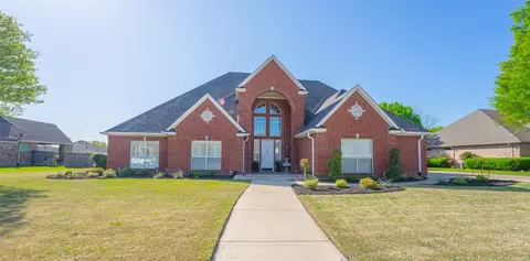 2101 Lakeridge Cir, Ennis, TX 75119