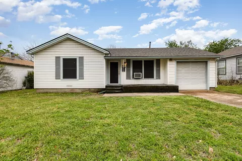 828 Crockett St, Garland, TX 75040