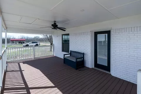 909 Crockett St, Santa Anna, TX 76878