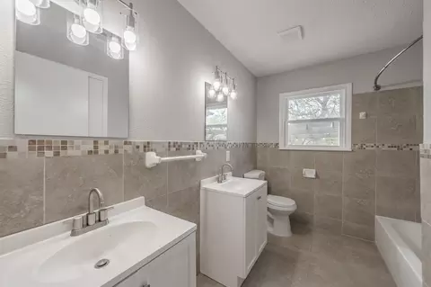 Bath - 515 Shadowbrook Ln, Hurst, TX 76053 photo 5 of 5