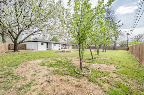 Exterior - 515 Shadowbrook Ln, Hurst, TX 76053 photo 6 of 8