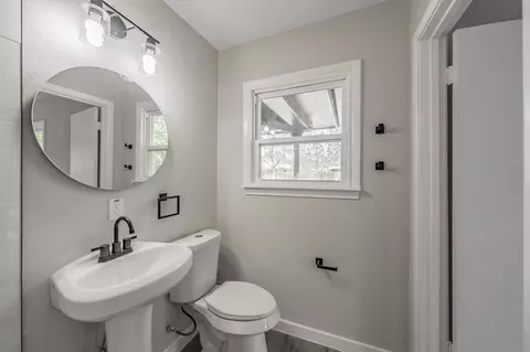 Bath - 515 Shadowbrook Ln, Hurst, TX 76053 photo 3 of 5
