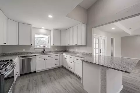 Kitchen - 515 Shadowbrook Ln, Hurst, TX 76053 photo 3 of 4