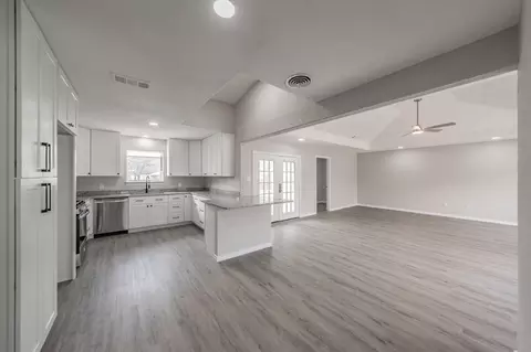 Living - 515 Shadowbrook Ln, Hurst, TX 76053 photo 5 of 11
