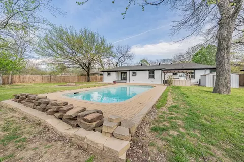 Exterior - 515 Shadowbrook Ln, Hurst, TX 76053 photo 4 of 8