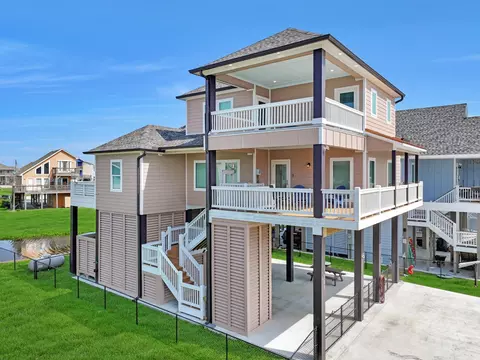 1983 Royalville Ct, Port Bolivar, TX 77650