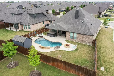 412 Abbott Ln, Waxahachie, TX 75165