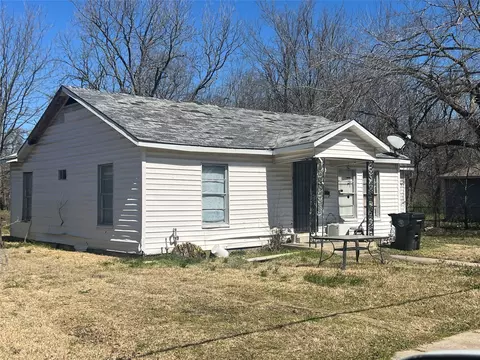 457 E James St, Wills Point, TX 75169