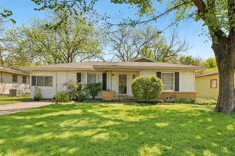 910 Alice St, Denton, TX 76201