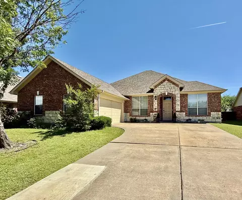 1311 Fleetwood Cove Dr, Grand Prairie, TX 75052