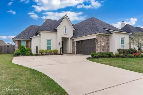 902 Chisolm Trl, Bossier City, LA 71111