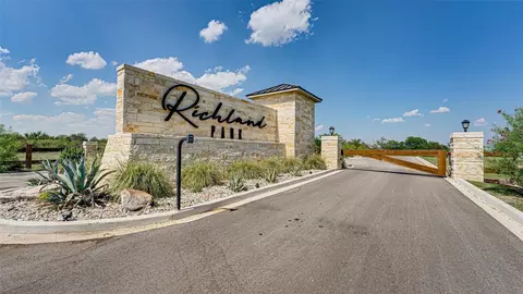 88 Richland Park Dr, Corsicana, TX 75109