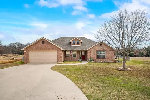 207 Deer Creek Dr, Alvord, TX 76225