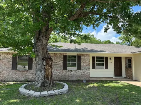 1317 N Mary St, Comanche, TX 76442