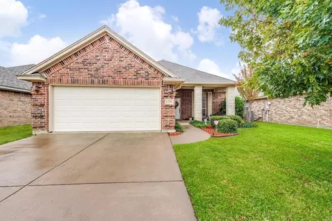 8234 Winter Falls Trl, Hurst, TX 76053