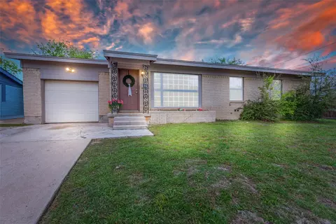 8304 Monmouth Dr, Fort Worth, TX 76116