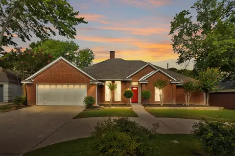 3021 Mercury Dr, Grapevine, TX 76051