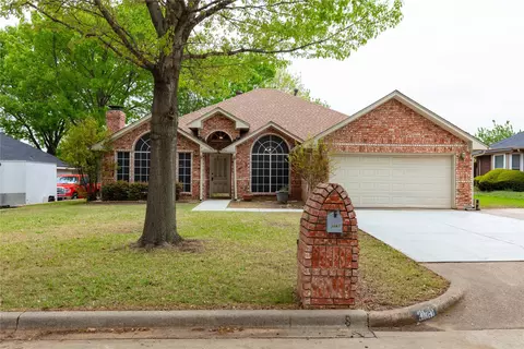 3661 Village Green Dr, Grand Prairie, TX 75052