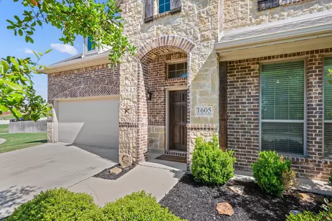 1605 Sandle Wood Dr, Weatherford, TX 76087