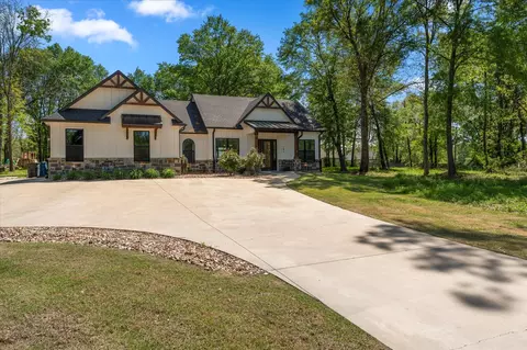 101 Grand Oaks Dr, Mount Pleasant, TX 75455