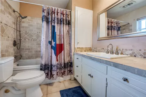 Bath - 615 N Ector Dr, Euless, TX 76039 photo 1 of 2