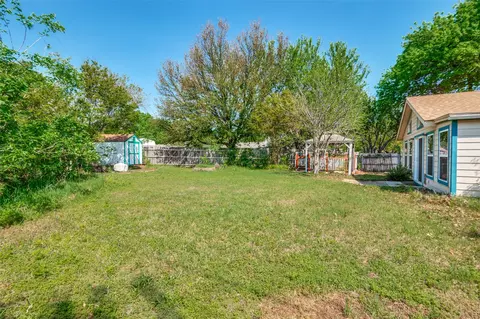 Exterior - 615 N Ector Dr, Euless, TX 76039 photo 4 of 6