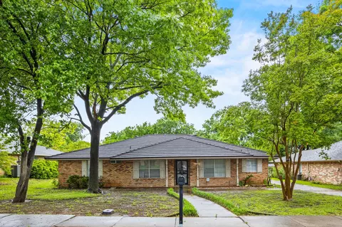 919 Westlake Dr, Desoto, TX 75115