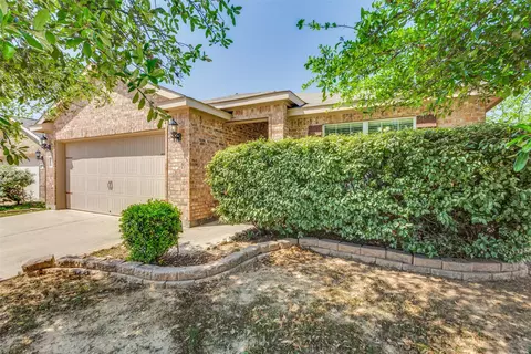 716 Lazy Crest Dr, Fort Worth, TX 76140