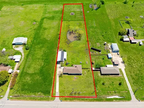 913 W Cook St, Nevada, TX 75173