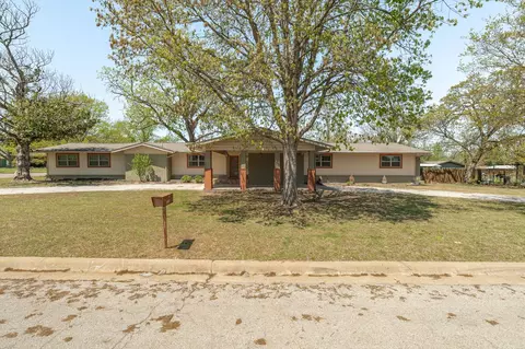1915 Crestridge St, Stephenville, TX 76401