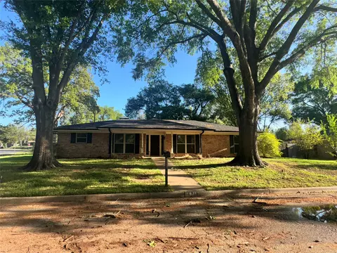 801 Shelby Ln, Athens, TX 75751