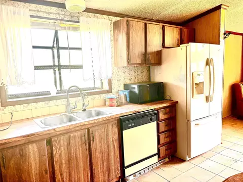 Kitchen - 458 Jackson Ave, Strawn, TX 76475 photo 2 of 2