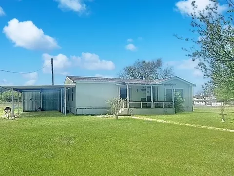 Exterior - 458 Jackson Ave, Strawn, TX 76475 photo 3 of 6
