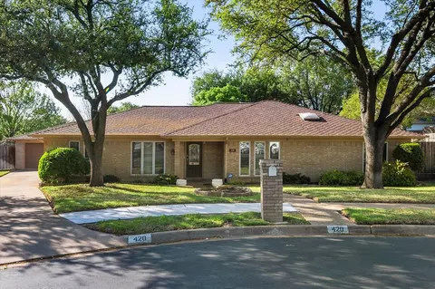 420 Wren Ct, Bedford, TX 76021