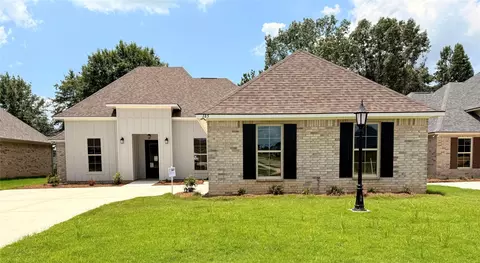 185 Lessie Dr, Stonewall, LA 71078