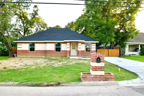 2208 N Beaton St, Corsicana, TX 75110