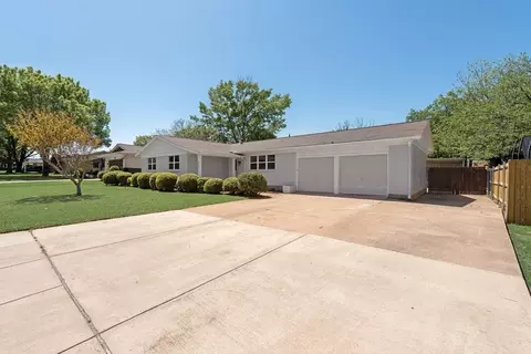 4625 Norvell Dr, Haltom City, TX 76117