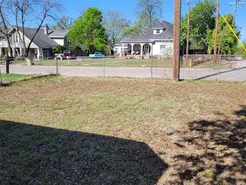 Exterior - 704 W Walcott Ave, Comanche, TX 76442 photo 2 of 6