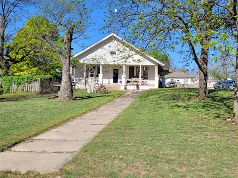 Exterior - 704 W Walcott Ave, Comanche, TX 76442 photo 1 of 6