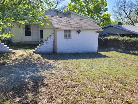 Exterior - 704 W Walcott Ave, Comanche, TX 76442 photo 5 of 6