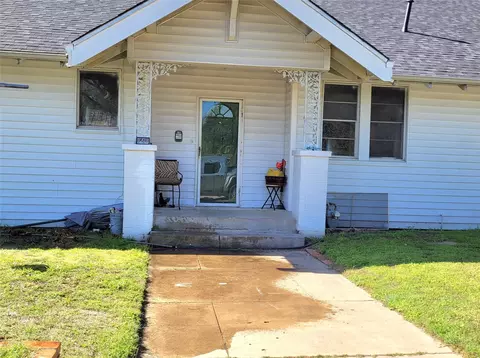 Exterior - 704 W Walcott Ave, Comanche, TX 76442 photo 3 of 6