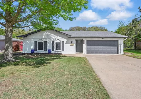 932 Meadowbrook Dr, Grapevine, TX 76051