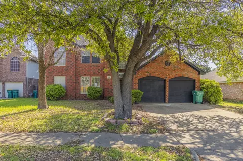 211 Moss Dr, Cedar Hill, TX 75104