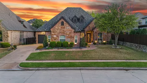 9008 Cedar Bluffs Dr, North Richland Hills, TX 76182